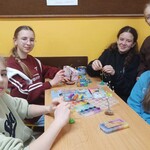 uczniowie i drzewka 4.jpg