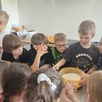 Klasy IIb i IIe na warsztatach wielkanocnych (9).jpg