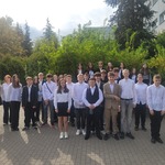 Uczniowie klas ósmych (1).jpg