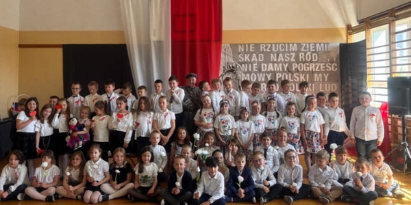 Festiwal Piosenki Patriotyczno-Wojskowej (5) — kopia.JPG