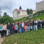 Uczniowie klas siódmych na wycieczce (8).jpg