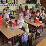 Klasa IIb dziękuje zespołowi McDonalds (4).jpg