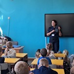 Dzieci klas 1 na zajęciach profilaktycznych Bezpieczna Droga doSzkoły (2).jpg
