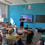 Dzieci klas 1 na zajęciach profilaktycznych Bezpieczna Droga doSzkoły (4).jpg