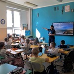 Dzieci klas 1 na zajęciach profilaktycznych Bezpieczna Droga doSzkoły (5).jpg