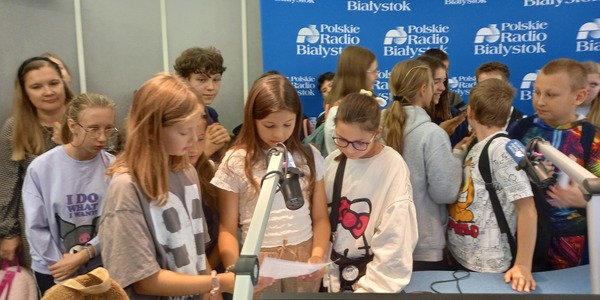 Uczniowie klasy 5c i 6d w Polskim Radiu Białystok (4) — kopia.jpg