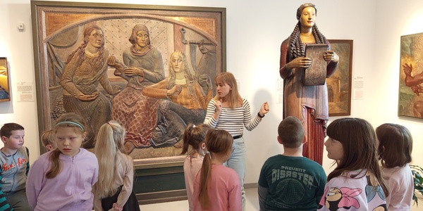 Klasa 2A zwiedza Galerię Sleńdzińskich (2) — kopia.jpg