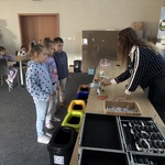 dzieci z klasy 2G na wycieczce  w Zakładach Unieszkodliwiana Odpadów Komunalnych w Białymstoku (3).jpg