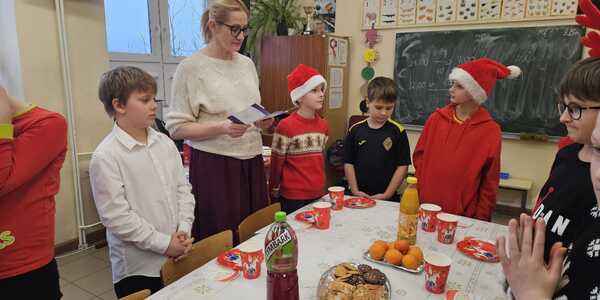 Świąteczne przygotowania klasy IIIb (1) — kopia.jpg