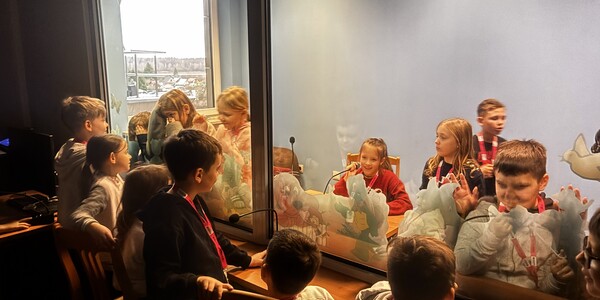 dzieci w Niebieskim Pokoju do przesłuchiwania nieletnich (1) — kopia.jpg