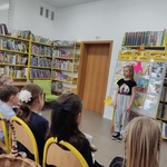 Dziewczynka recytuje wiersz Juliana Tuwima..jpg