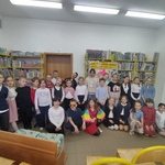 Uczestnicy pozują do wspólnego zdjęcia..jpg