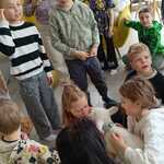 Uczniowie klas 1d i 1e podczas Warsztatów wielkanocnych  (9).jpg