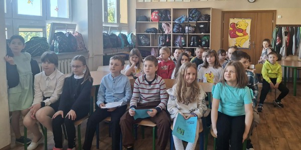uczestnicy i widownia — kopia.jpg