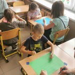 Zabawy w papierowym świecie klasy 1f (1).jpg