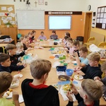 Klasa 3E przygotowała kolorowe szaszłyki pełne witamin (6).jpg