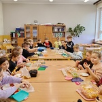 Klasa 3E przygotowała kolorowe szaszłyki pełne witamin (4) — kopia.jpg