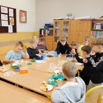 Klasa 3E przygotowała kolorowe szaszłyki pełne witamin (5).jpg
