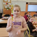 Klasa 3E przygotowała kolorowe szaszłyki pełne witamin (7).jpg