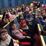 Klasy 2A_ 2B_ 2C na koncercie piosenek z bajek Disneya (2).jpg