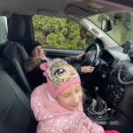 Dzieci zwiedzające samochód pogotowia energetycznego (2).jpeg
