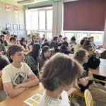 Uczniowie klas 8  na spotkaniu z Józefem Mozolewskim (3).jpg