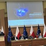 foto zeslajdem temetycznym konferencji.jpg