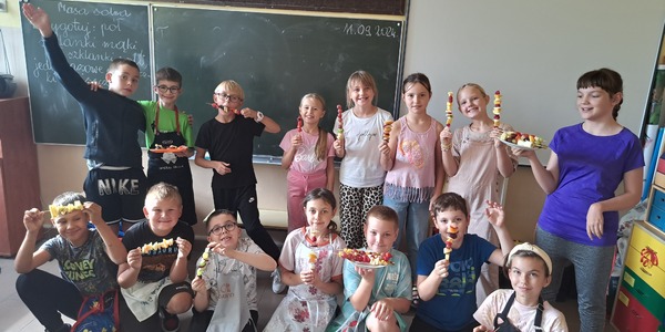 Owocowe szaszłyki klasy 3c (12) — kopia.jpg