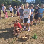 Święto Ziemniaka-wesołe zabawy klasy 3c i 3a (2).jpg