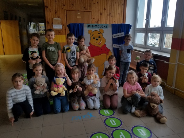 Obchody Dnia Pluszowego Misia w klasie 1B.jpg