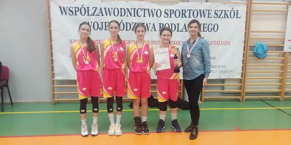 Reprezentacja SP 45 w Koszykówce Dziewcząt 3x3 rocznik 2011 — kopia.jpg